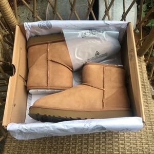 UGG Classic Mini II Boot- 9B Chestnut
